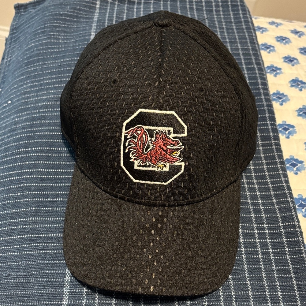 University of South Carolina Gamecocks Fitted L/XL Hat OC Sports Q3 Technology
